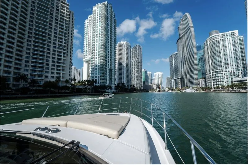 65ft Azimut R photo 5