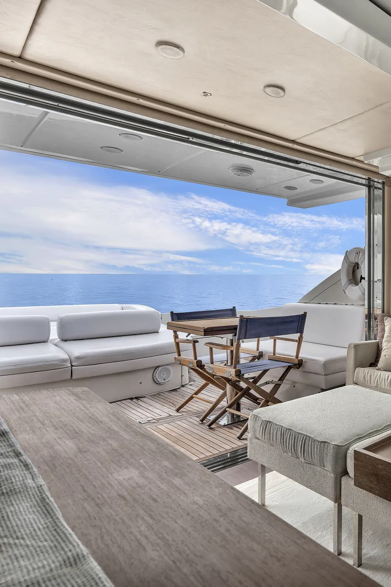 70ft Azimut photo 4