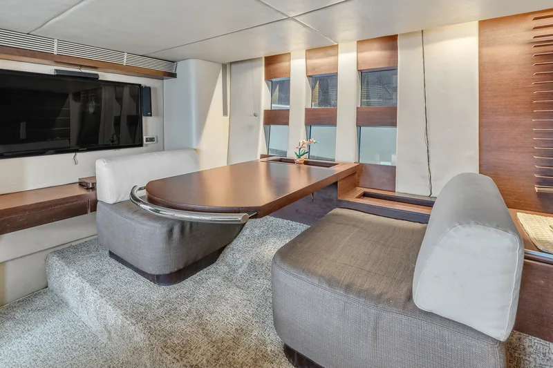 70ft Azimut photo 6