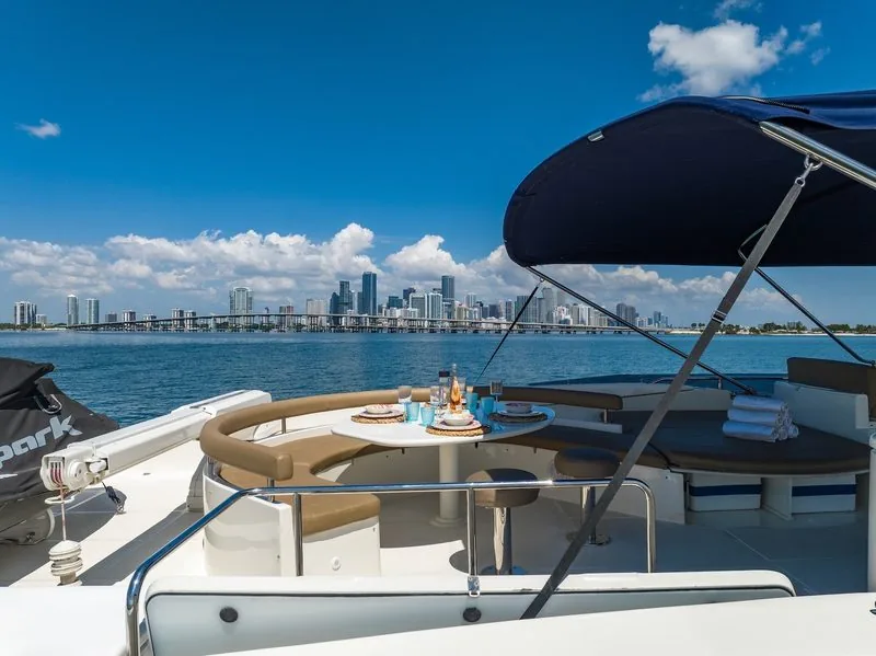 85ft Ferretti — Destiny photo 5